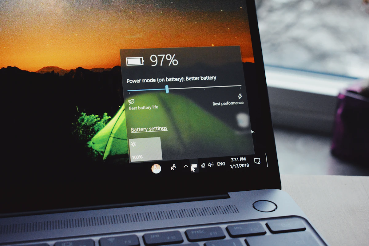 Laptop battery menu showing the charge level and a battery-saving power mode